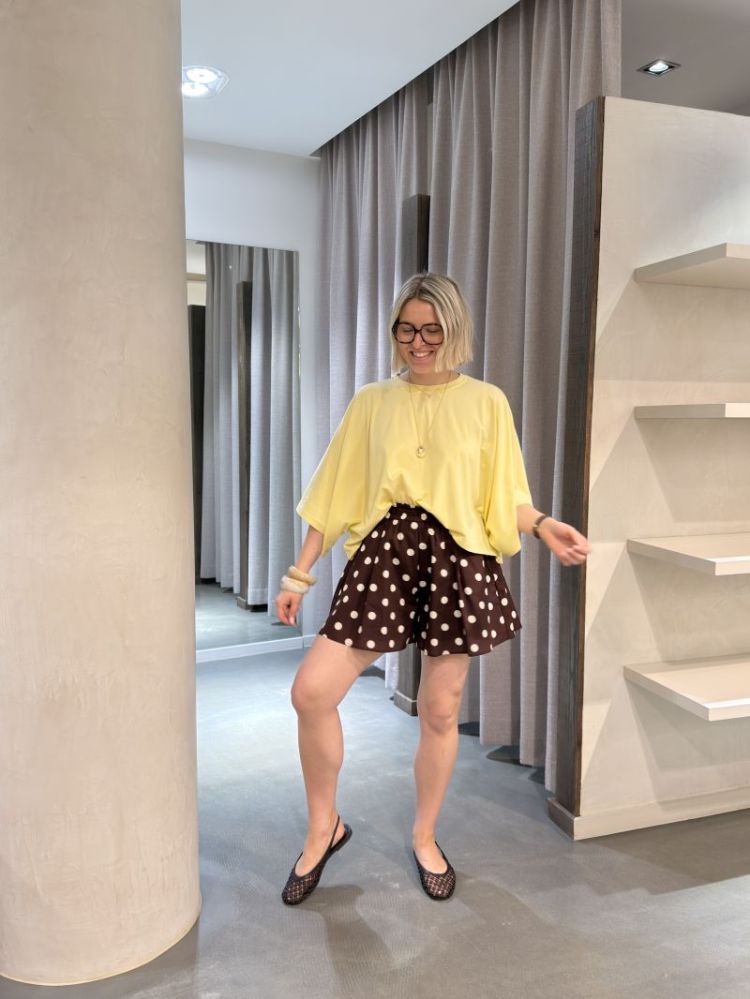  light yellow